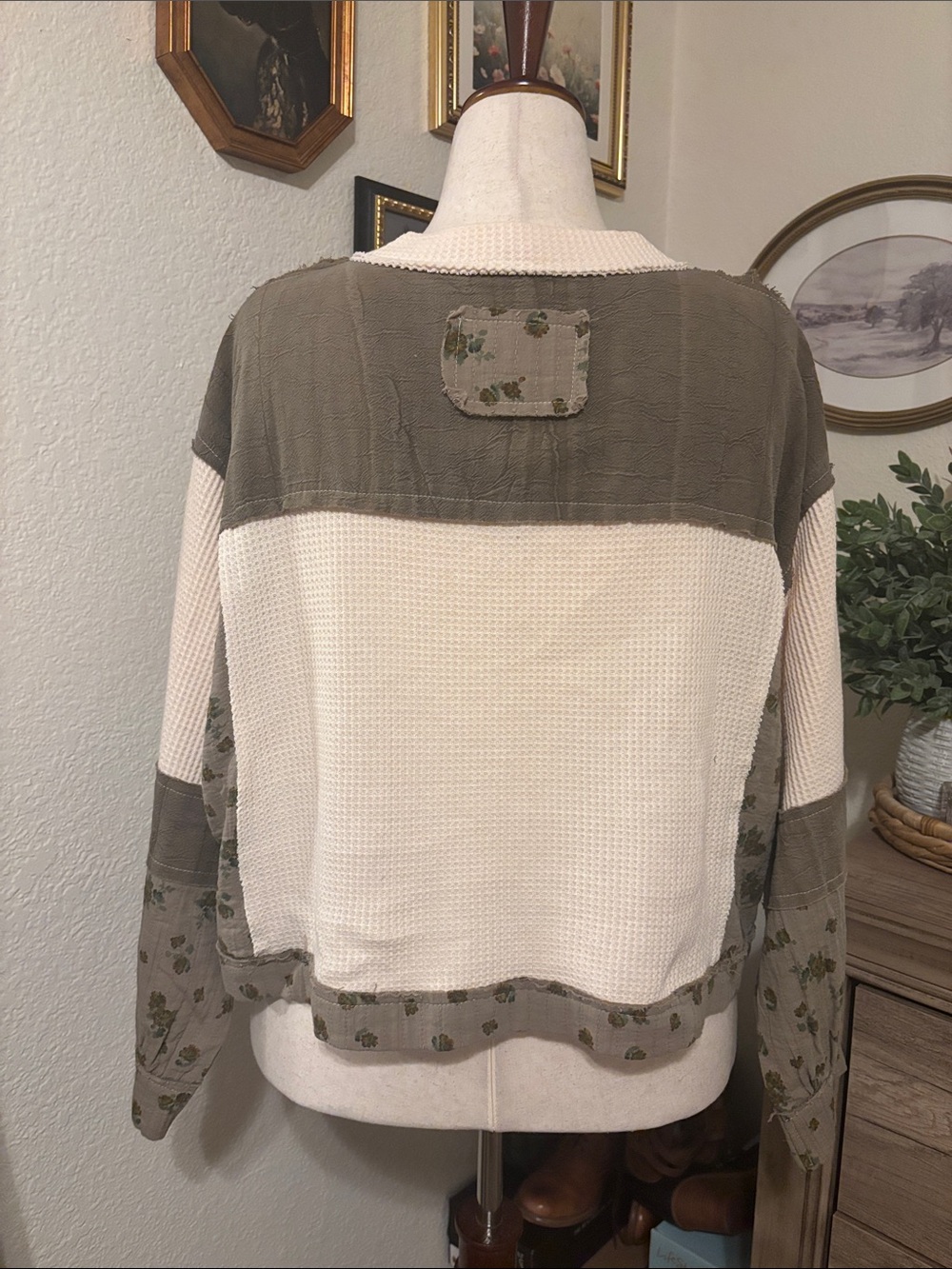 POL Neutral Olive Floral Patchwork Women’s Top-Size Small - Picture 3 of 6